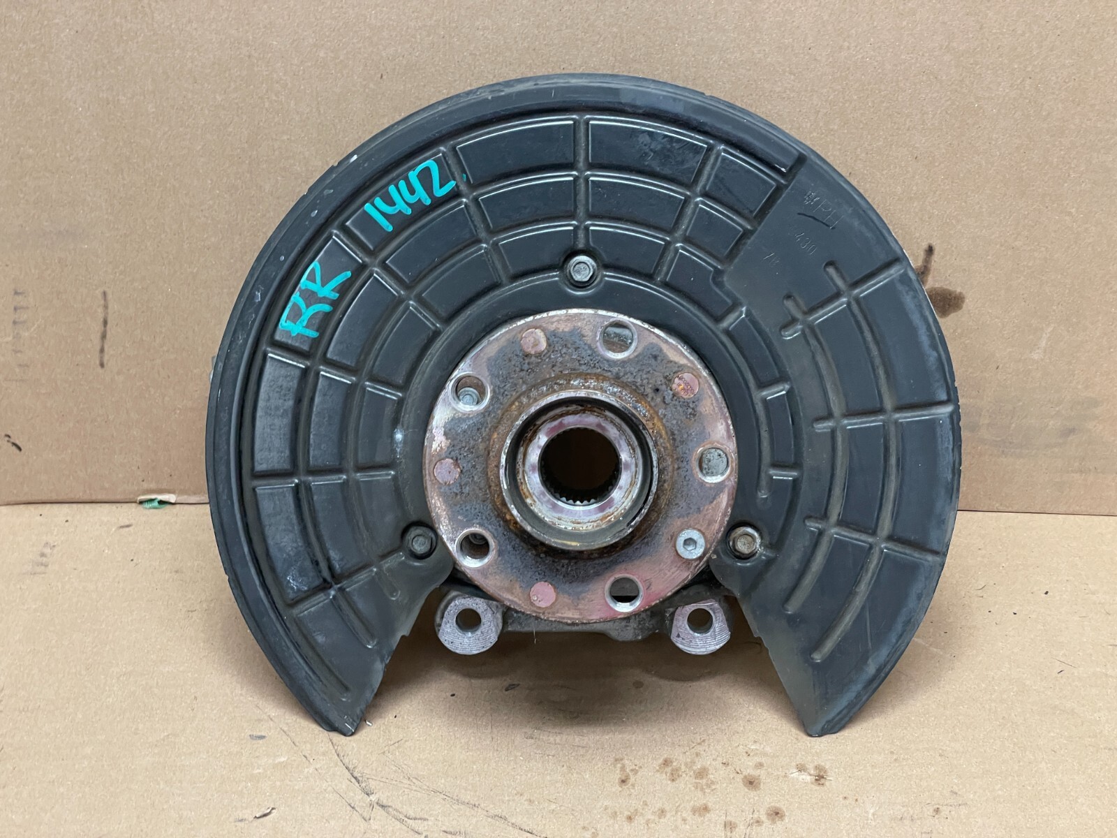 2017 2018 Maserati Levante Rear Right Passenger Spindle Knuckle Hub AWD 1442 OEM