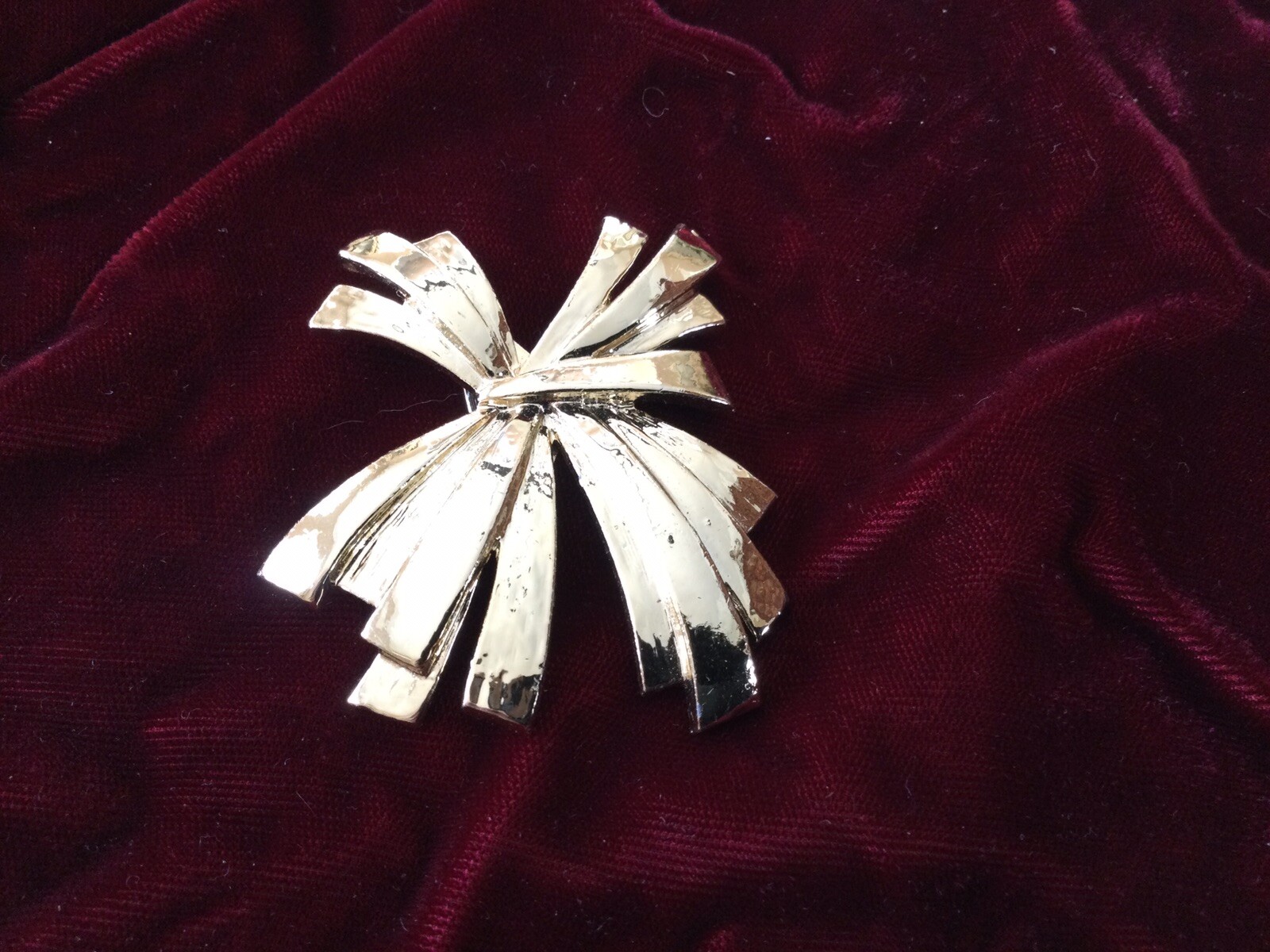 10 Assorted Gerrys Broaches and Pins Gem