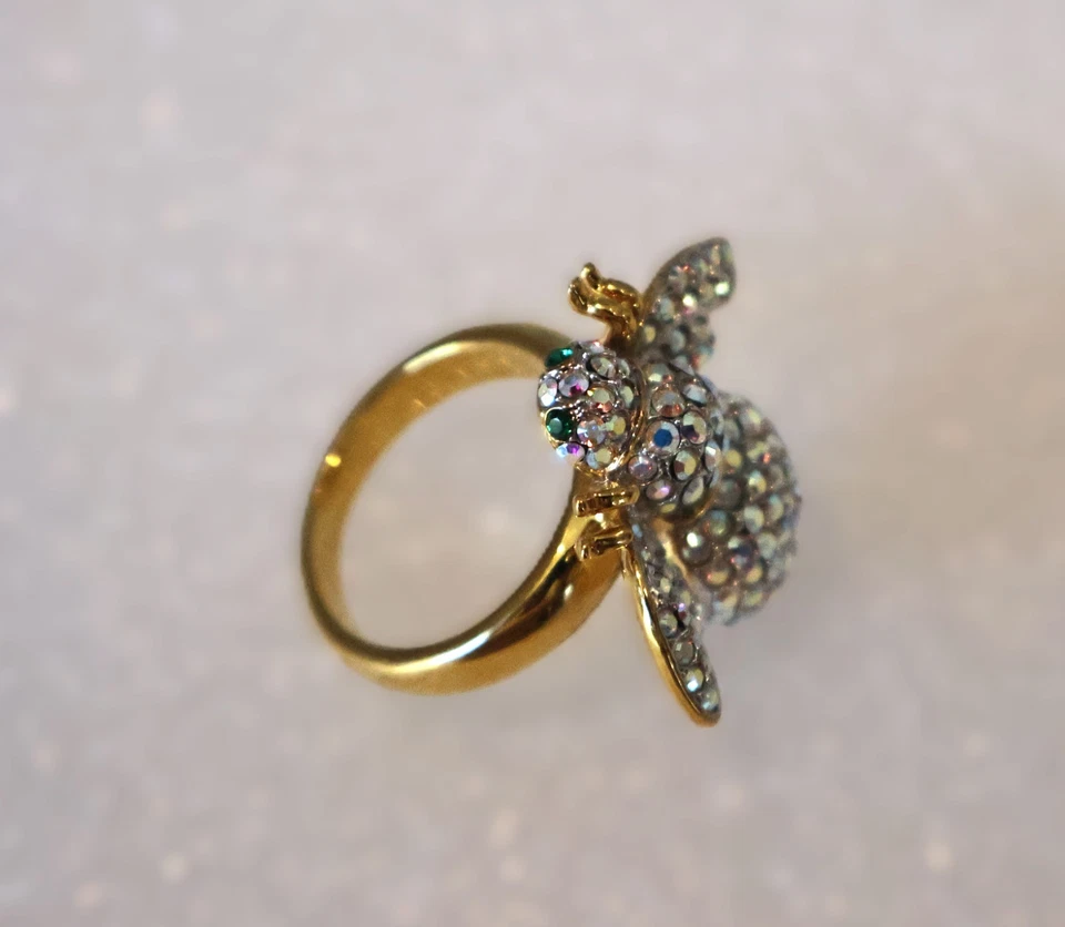 Anillo Joan Rivers Aprendiz Ganador Abeja Aroura Borealis Talla 8 Chapado en Oro Foto 2 de 4