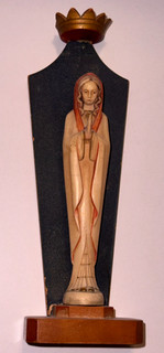 VINTAGE HAND CARVED WOOD PRAYING VIRGIN MARY STATUE SHRINE FROM GERMANY 8 1/8"