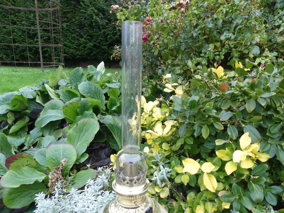 Ancienne LAMPE à pétrole en CERAMIQUE et laiton décor aux SABOTS DE VENUS t.b.e - Photo 2/4