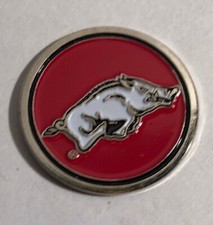 Arkansas Razorbacks golf ball marker