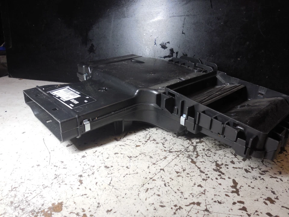 Mercedes Benz W221 S550 2007-2013 conducto de aire delantero izquierdo debajo del asiento 2218300346 S63 Foto 3 de 4