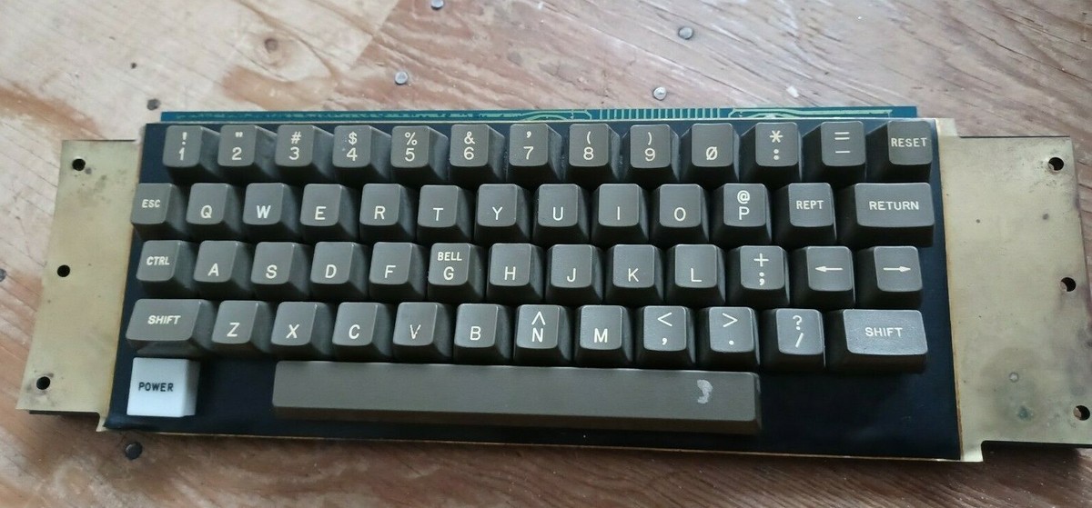 EARLY RARE APPLE II 605-4115-0 KEYBOARD (F22-07) - Complete | eBay EARLY RARE APPLE II 605-4115-0 KEYBOARD (F22-07) - Complete | eBay
