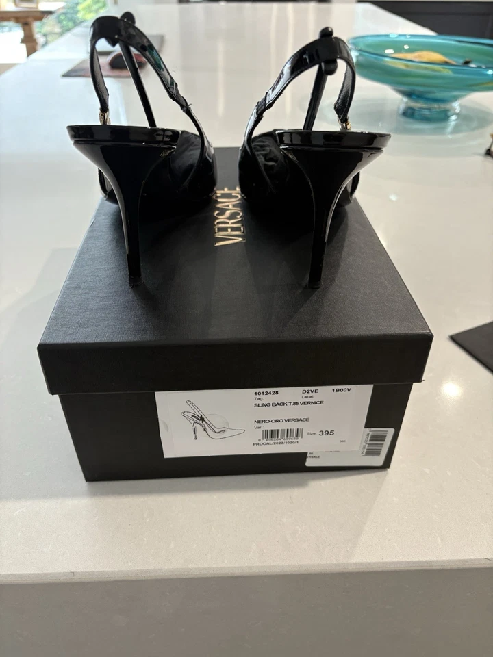 Bomba Versace Medusa '95 Slingback 39.5 Patente Negra 1B00V Foto 4 de 4