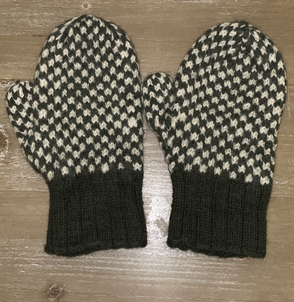 Green & White Houndstooth Pattern Cuff Hand-Knit … - image 1