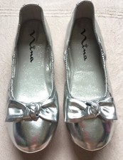NINA Girls Ballet Flats KARLA, Sz 5, Silver, Bow on Toes, Comfortable Worn Once