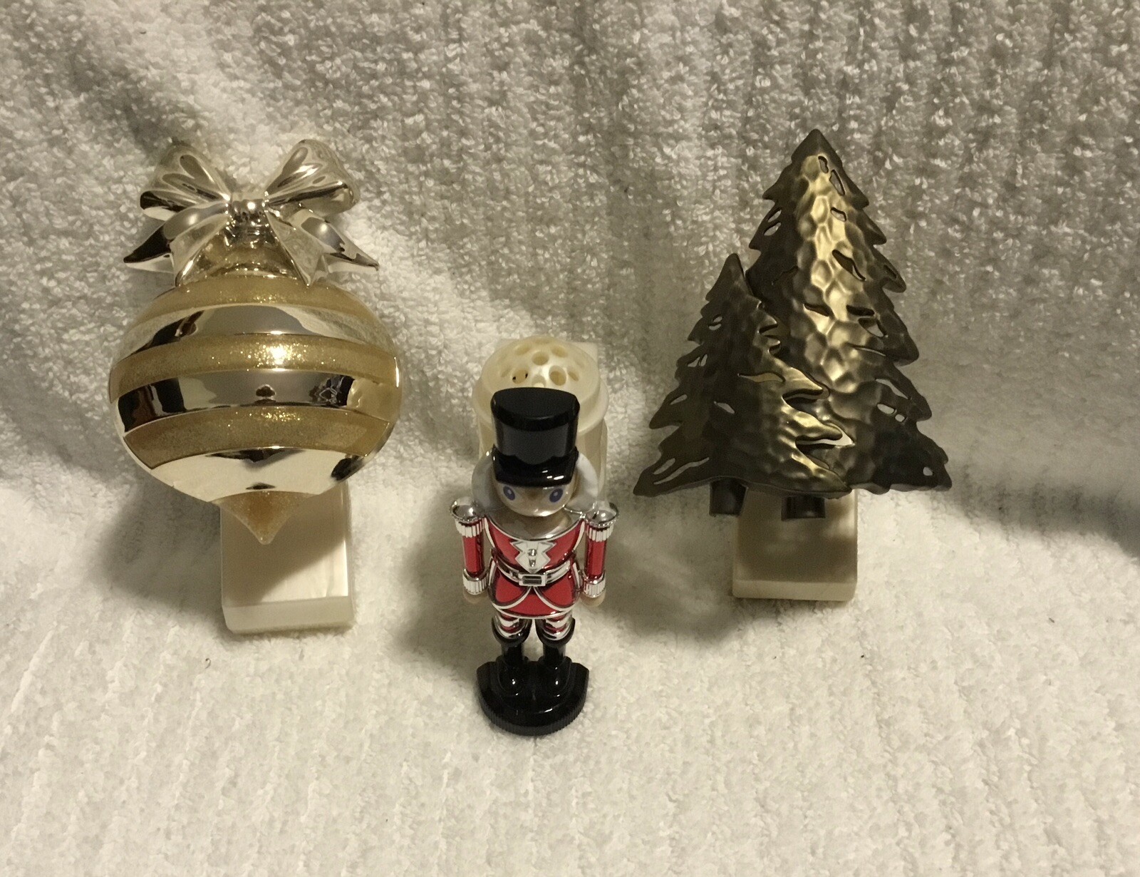 Bath & Body Works Wallflower Plug Set with Christmas Tree Nutcracker Ornament-image