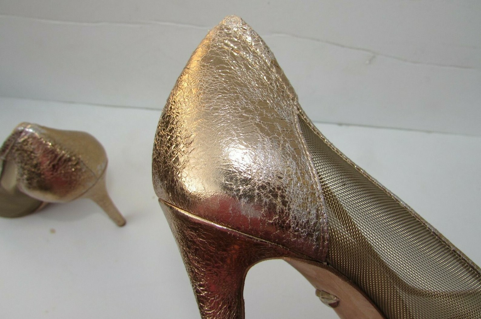 DVF Diane von Furstenburg Size 7, 7.5 high heels pumps shoes  gold black FALL Nw image 9