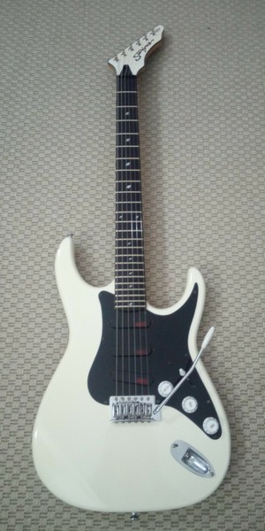 Starforce 8000 White Guitar / Guitarra Starforce 8000 Blanca