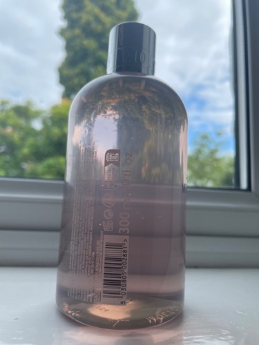 Molton Brown Delicious Rhubarb & Rose Bath & Shower Gel 300ml - Picture 2 of 2