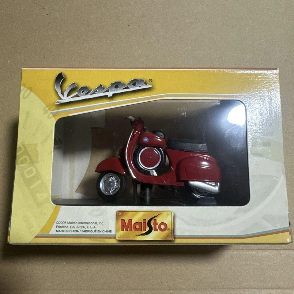 Maisto Vespa 90 Super Sprint 1965 Diecast Model 1/18 Scale Motorcycle Replica - Image 3 of 4