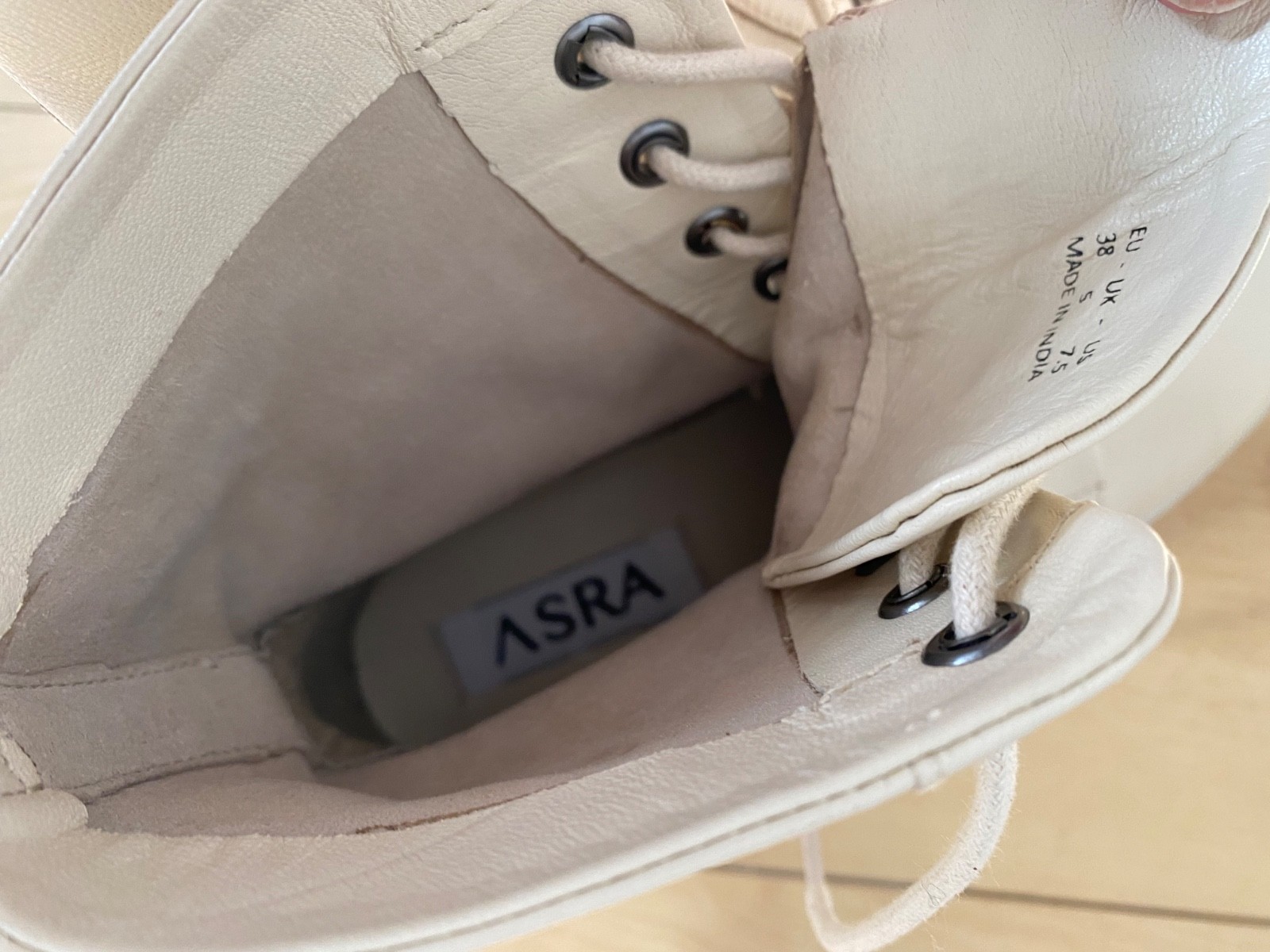 SAOLA Stivali ASRA Billie crema beige in vera pelle stringati suola grossa 38 UK 5