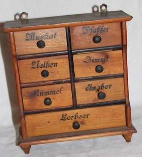 kleines altes Gewürz Schränkchen / Gewürzkästchen um 1900