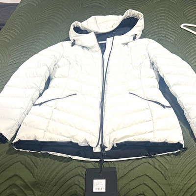 Moose Knuckles Women's White/Black Hooded Full Zip Puffer Jacket M Short