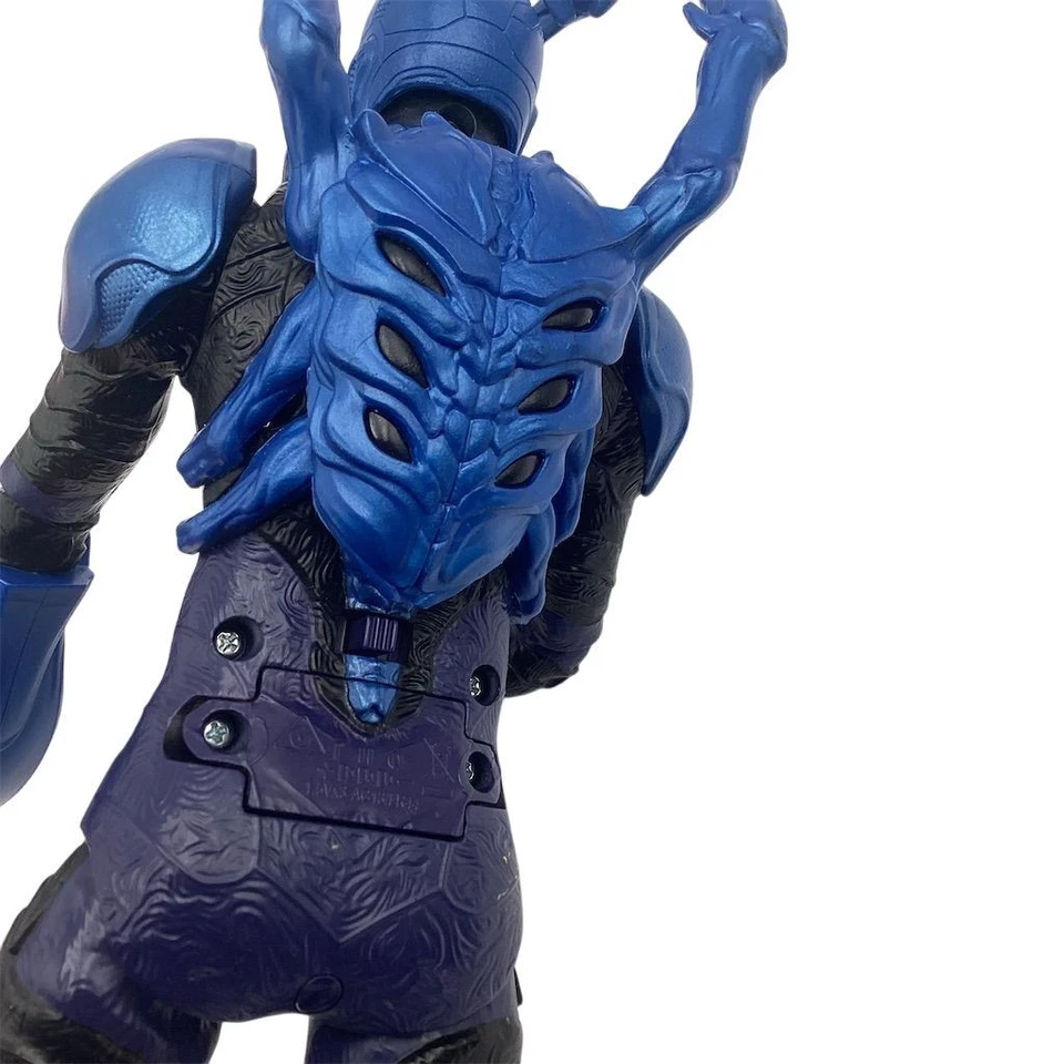 Figura de acción DC Comics Blue Beetle modo batalla juguete posable de 12" Foto 4 de 4