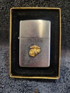 VINTAGE LIGHTER MILITARY MARINE CORP EMBLEM ZIPPO.  LIGHT USE.  UNTESTED