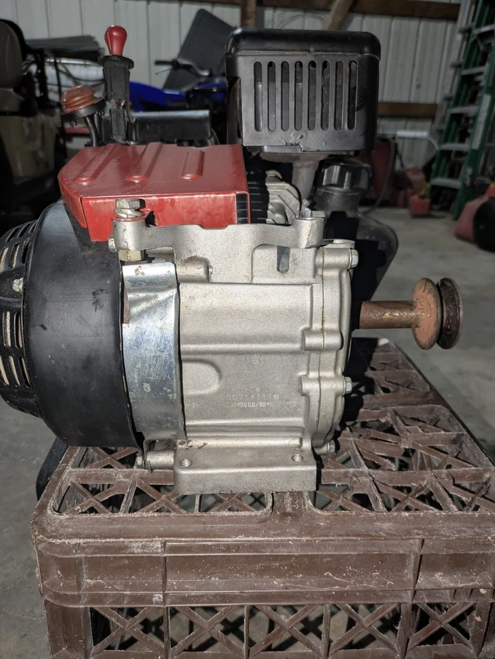 Motor pequeño de gasolina multiusos MTD Products Inc. 123cc - funciona excelente Foto 3 de 4