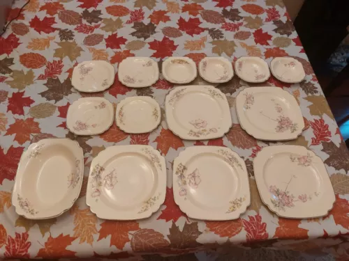 Vintage Homer Laughlin Plate Dish and Bowl Lot.