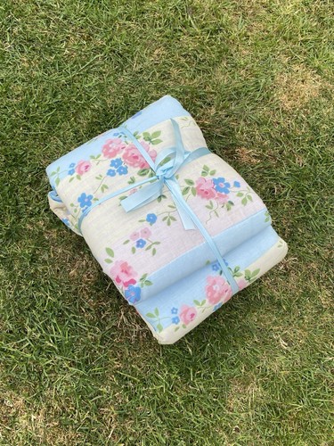new LAURA ASHLEY Bedspread blanket Double bed Throw cover Chintz Floral Quilt - Picture 8 of 24
