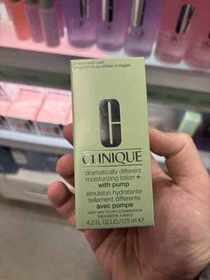 Clinique 0412295927144 Dramatically Different Moisturizing Lotion with Pump