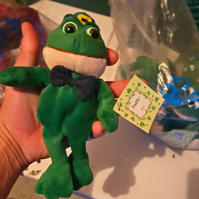 RARE VINTAGE Russ Berrie Plush Frog ''Paddy'' w/ Bow Tie 1998 Mint, Old New Stock