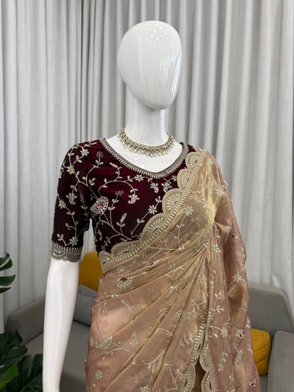 Stunning Look Heavy Fendy Silk Peach Saree With Blouse For Wedding Wear thumbnail 3