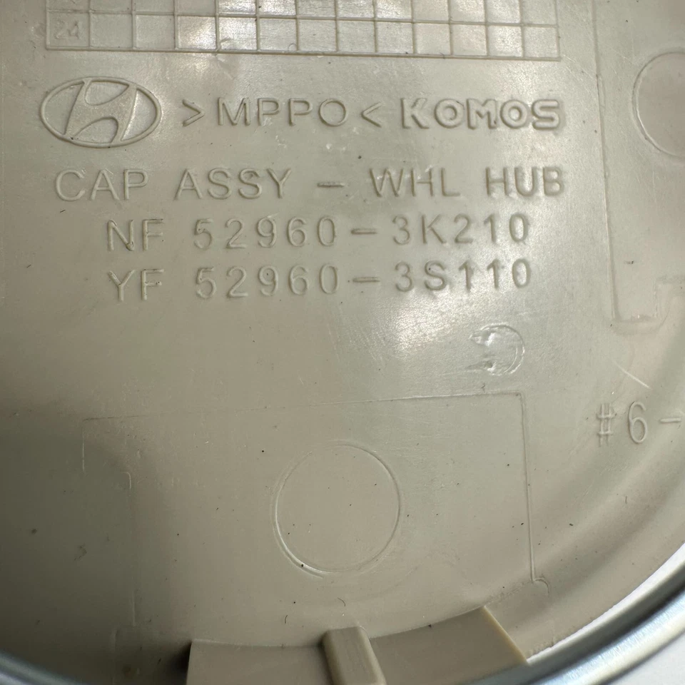Silver OEM Hyundai Center Cap Tiburon Sonata Santa Fe Azera Elantra 52960-3K210 - Image 2 of 4