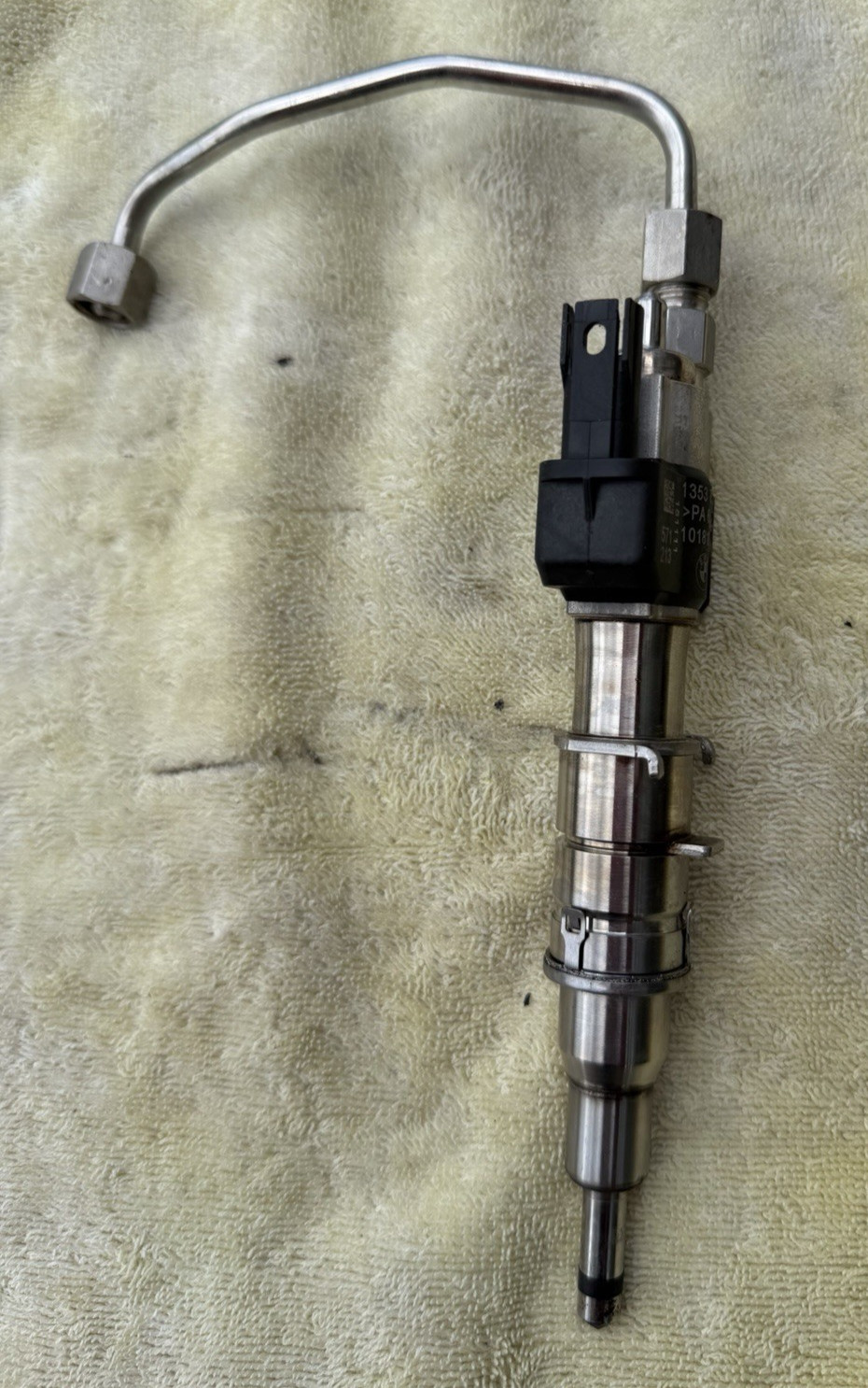 Rolls-Royce Ghost Fuel injector P/N 13537585261
