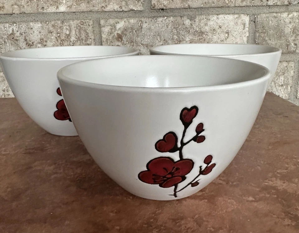 Cuencos de sopa Asian Living crema con flores rojas oscuras 5 5/8 pulgadas X 3 3/8 pulgadas Foto 2 de 4