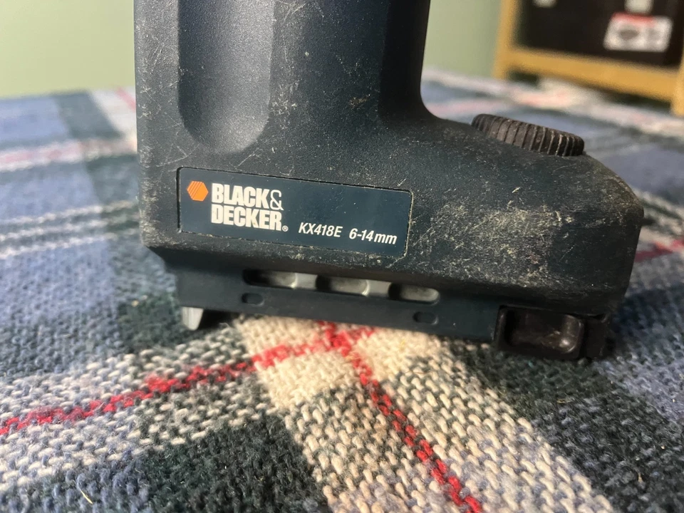 BLACK & DECKER ELEKTRO TACKER KX 418 E - Bild 2 von 4