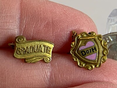 Graduate D 07 H Chained Together Vintage Tack Pin T-2106