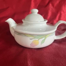 The Tuscany Collection Japan Tulip Teapot Porcelain Floral Design