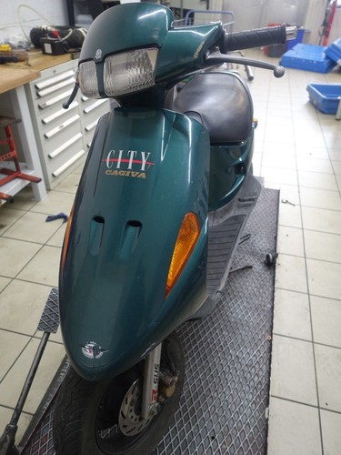 E. Cagiva City 50 compartimento de almacenamiento compartimento para casco compartimento para equipaje revestimiento - Imagen 5 de 6