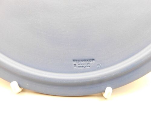 WEDGWOOD COBALT BLUE 2009 JASPERWARE 7 1/4" PLAQUE. - Picture 2 of 2