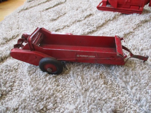 Eska/Product Miniature McCormick Deering IH Farm Toy Group - Picture 9 of 12