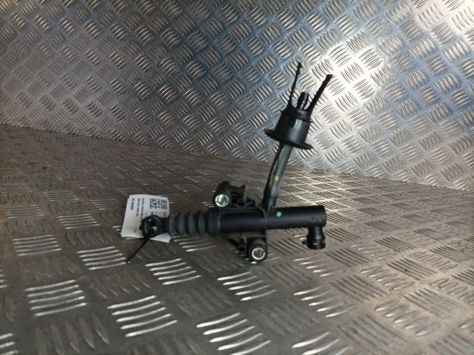 VAUXHALL VIVARO E5 PANEL VAN 20142020 1598 CLUTCH MASTER CYLINDER