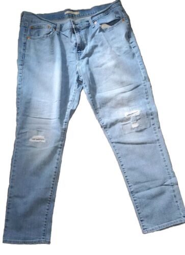 Levis Womens jeans Size SZ 32 Distressed Boyfriend Ankle Light Wash Denim Patchd