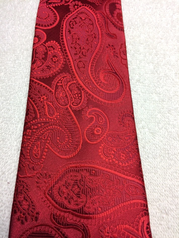 LAURANT BENNET MENS TIE 3.25 X 60 RED WITH PAISLEY NWOT - Image 3 of 4
