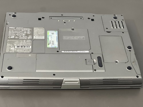 Dell Inspiron 8600 15,4" computer portatile Pentium M 1,50 GHz 1,5 GB RAM 60 GB HDD Win XP Pro - Foto 6 di 6