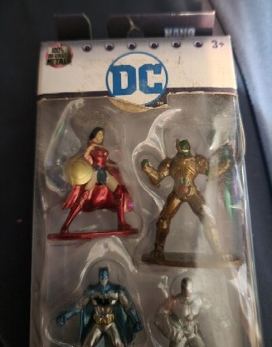 DC Nano Metal Figs, Super Heroes - Picture 2 of 6