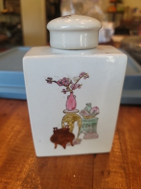 18th Century Chinese Export Famille Rose Porcelain Tea Caddy 
