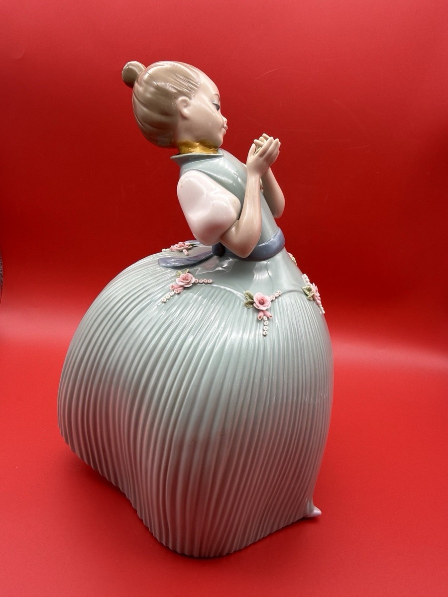 VTG 1981 Lladro “Daisa” Girl in Green Puffy Dress Large Porcelain