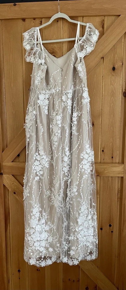 NEW Nude & White Floral Sequined Maternity Dress Size XL - Image 2 of 4