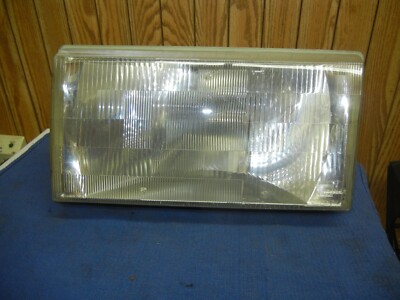 90 Volvo 740 Left Headlight Capsule With No Foglight Valeo 3534193  O2