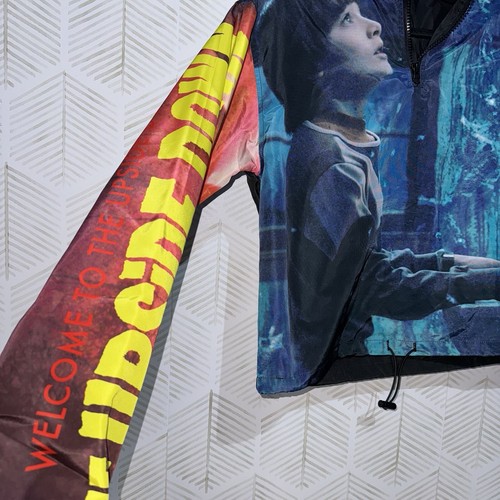 Stranger Things Netflix Unisex Pullover 1/4 Zip Windbreaker Retro Style Gr. S - Bild 4 von 8