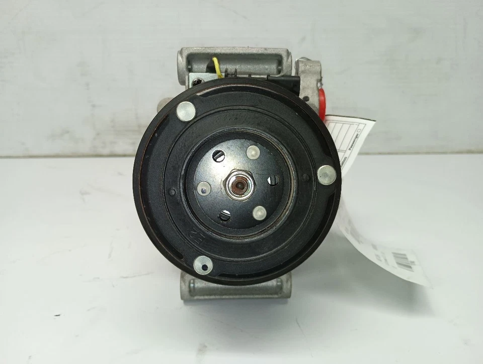 Compresor de aire acondicionado de 2001 Subaru Legacy Outback 2,5 L 11704022 Foto 2 de 4