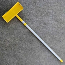 Mr. Long Arm Twist Lok 2.25'-4' telescoping extension pole with splatter guard