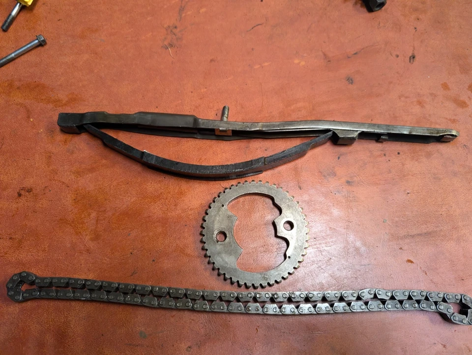 Honda CB650 SC RC08 año 1982 - cadena de distribución árbol de levas piñones tensor de cadena  Foto 2 de 4