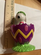 Peanuts Snoopy sitting in Purple and Green Easter Egg (Empty) Whitman's 